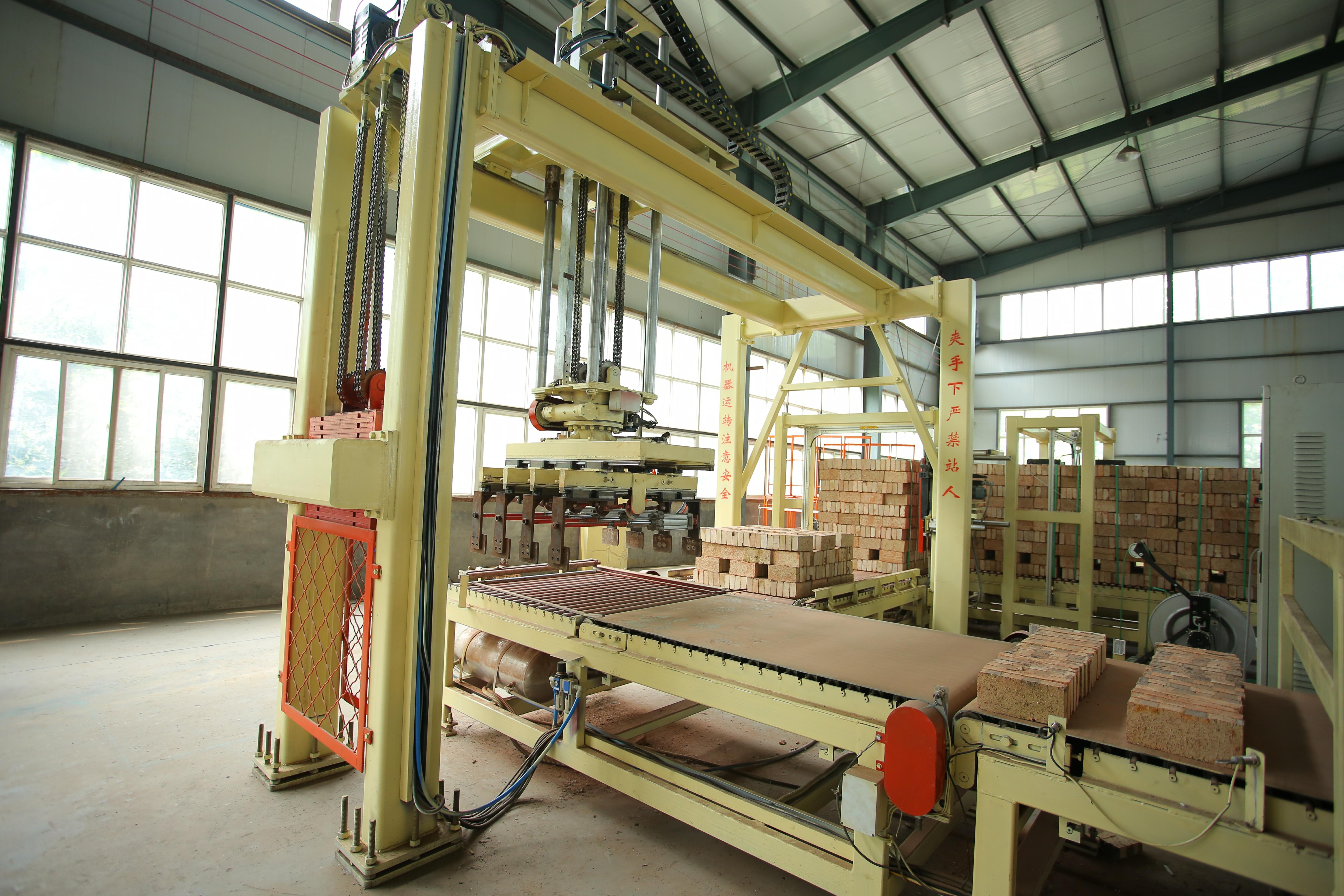 山東聚祥機(jī)械股份有限公司半自動(dòng)卸磚打包機(jī)